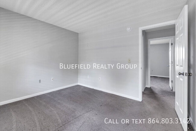 Building Photo - 250 Elm St