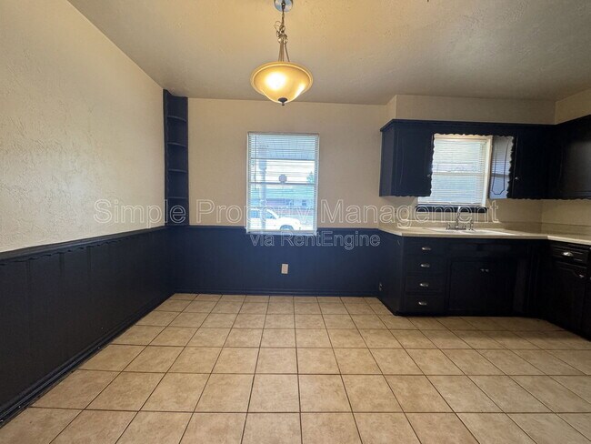 Building Photo - 1400 Brookdale Dr