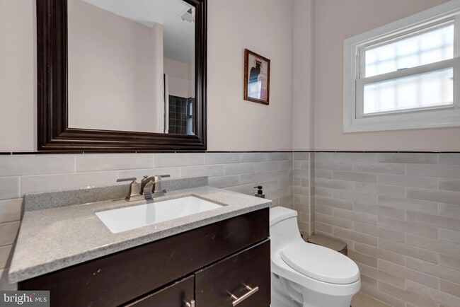 Building Photo - 915 5th St NW