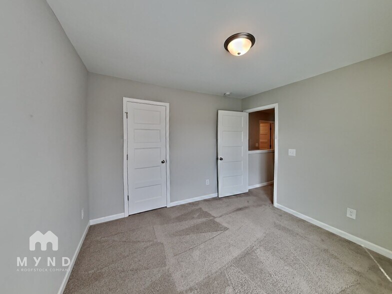 Building Photo - 386 Springwater Wy