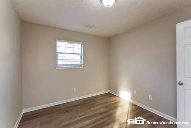 Building Photo - 5 BEDROOM 3 FULL BATH MULTI-LEVEL IN RIVER...