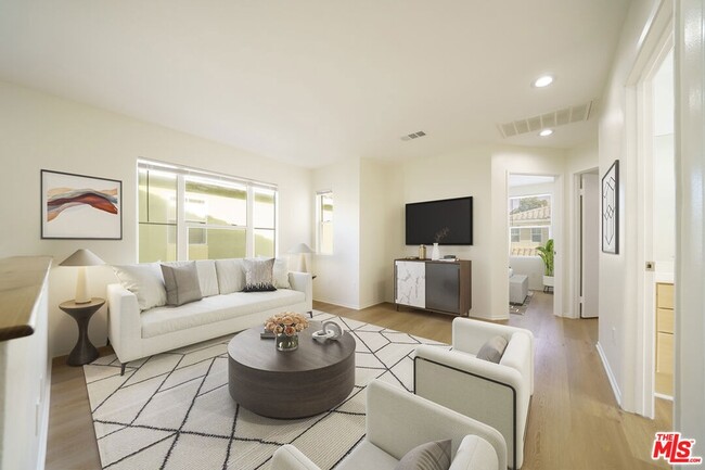 Building Photo - 121 Cancion Way