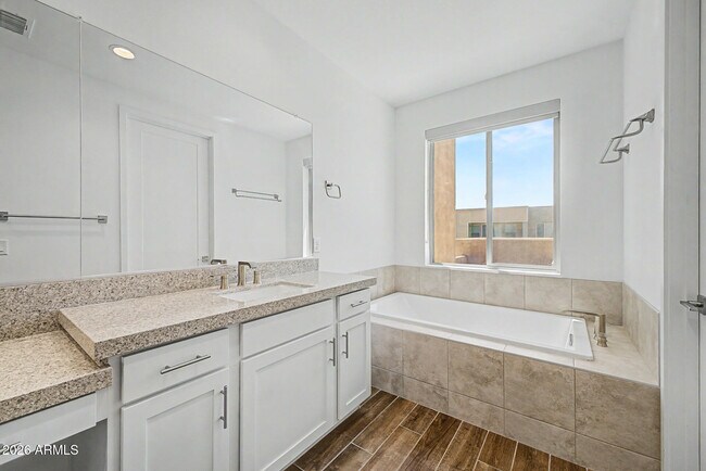 Building Photo - 11673 N 136th St