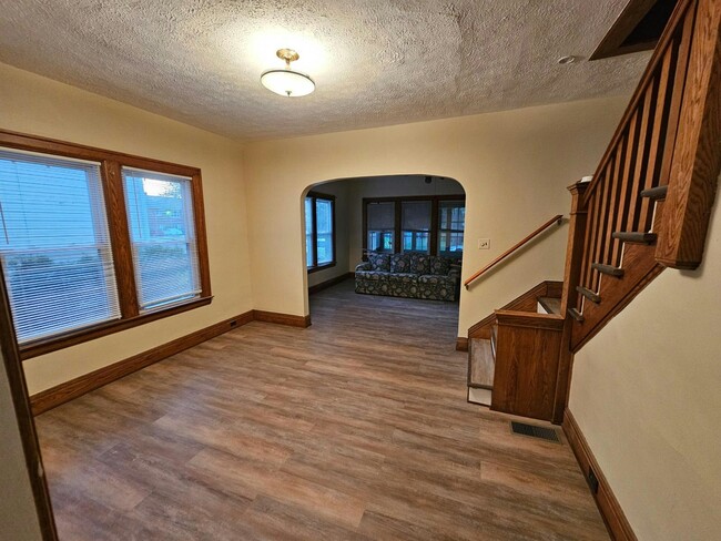 Building Photo - 95 Ahrens St