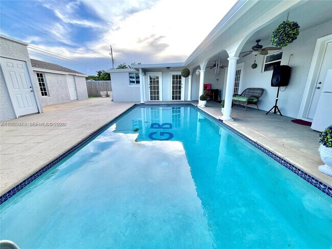 Building Photo - 7150 Coolidge St