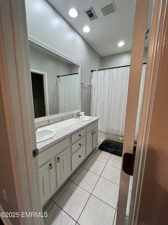 Building Photo - 391 Makenzie Ln