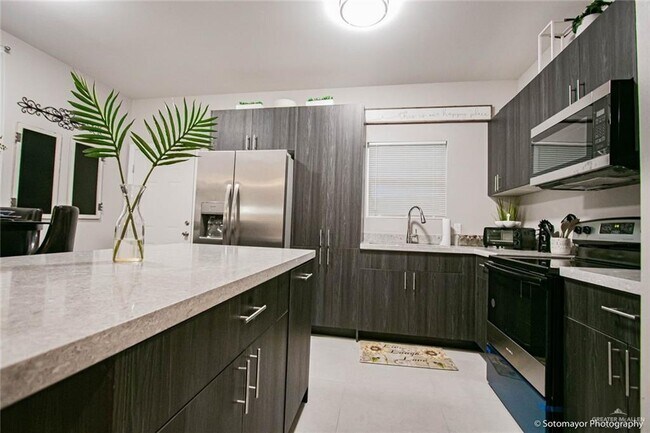 Building Photo - 15 Swallow Ave