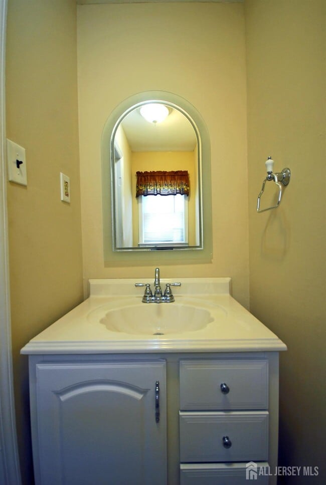 Building Photo - 21 Rosewood Ct