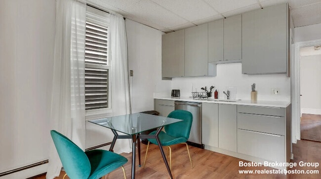 Building Photo - 823 Dorchester Ave