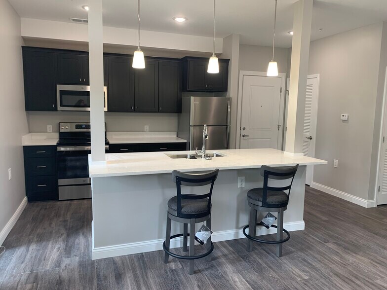 Building Photo - 403 W University Ave