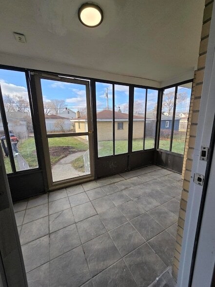 Building Photo - 7230 Beech Ave