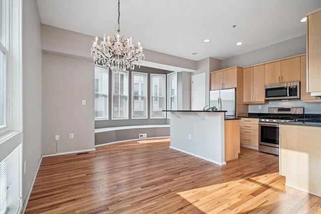 Building Photo - 1662 N Quinn St