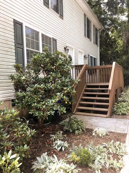 Townhouse is second from end. Outdoor light automatically on dawn to dusk. - 515 School Ln