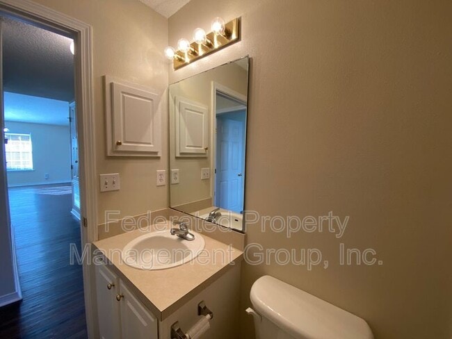 Building Photo - 2615 Creek Ridge Dr