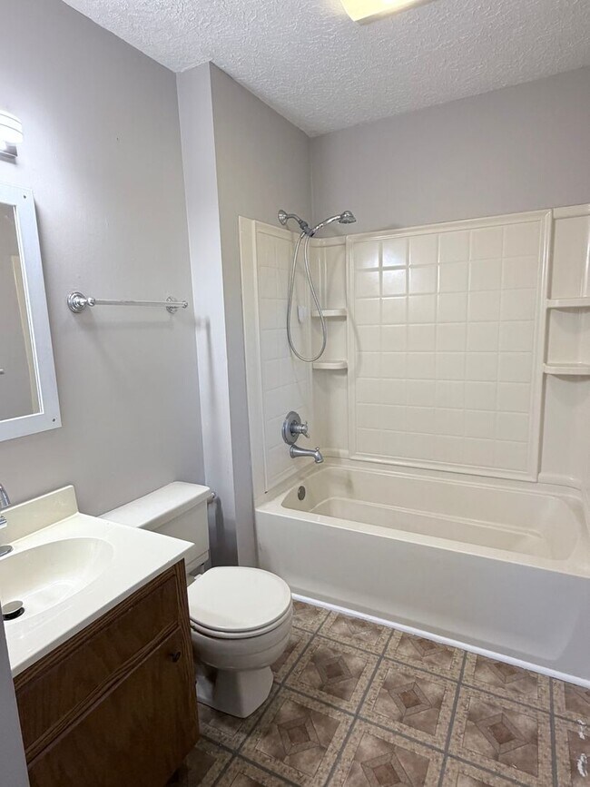 Building Photo - Spacious 3 Bed, 2 Bath Home in Arden With Large Finished Basement - Available Now!