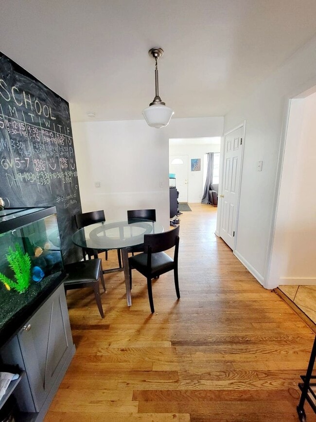 Building Photo - Aug. 2026 Pre-Lease Spacious 5-Bedroom Home in Desirable South Boulder Neighborhood