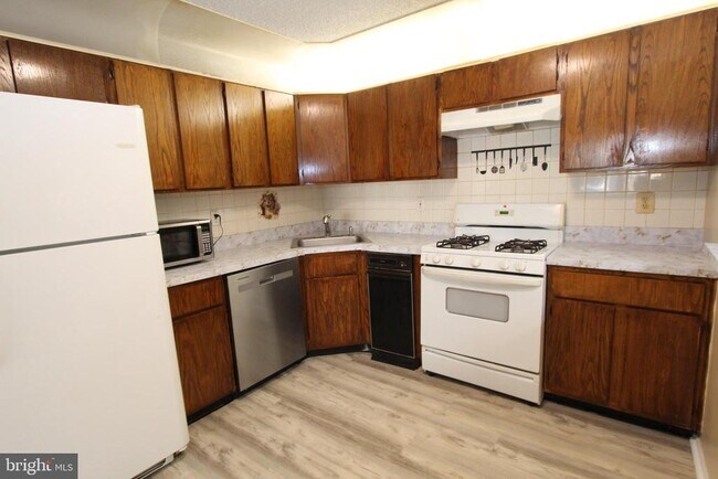 Building Photo - 8 Joyner Ct