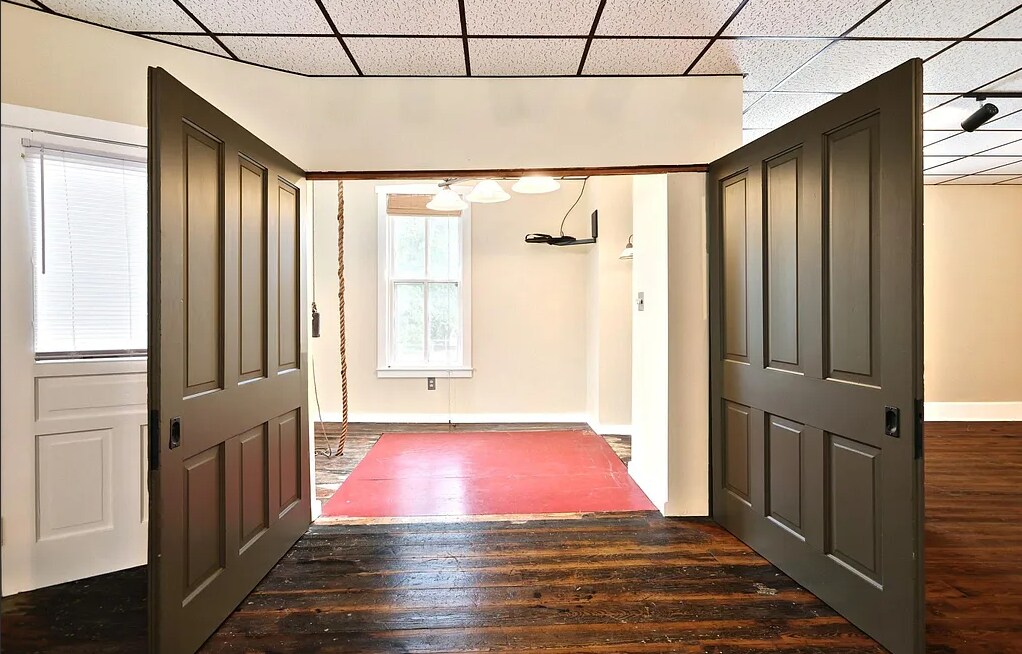 Building Photo - 2379 Table Rock Rd