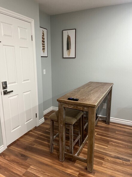 Building Photo - 24940 Butterchurn Rd