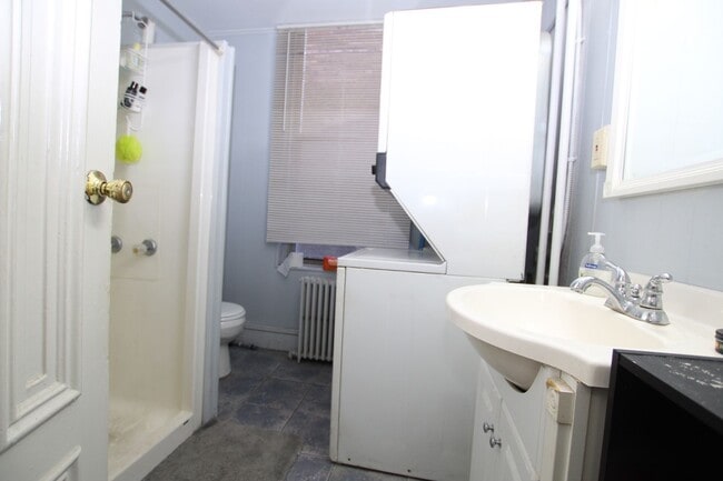 Building Photo - Beautiful Studio in Rittenhouse square.