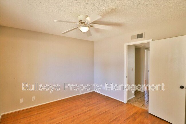 Building Photo - 331 W Pinon Ave