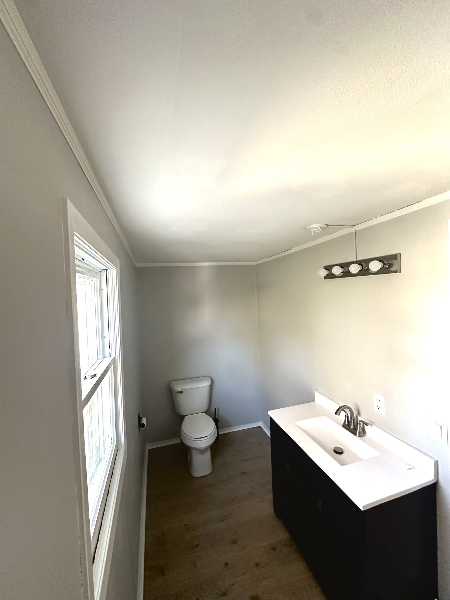 Bathroom - 612 E High St