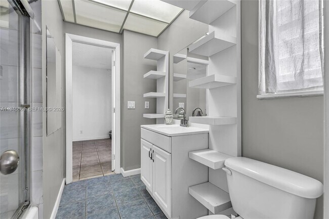 Building Photo - 200 S Birch Rd