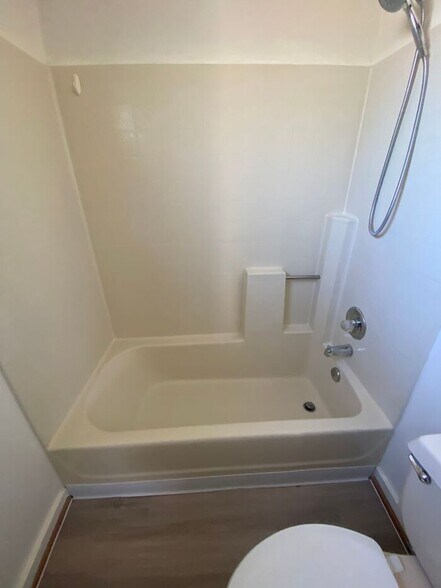 Building Photo - 1416 E Linden St