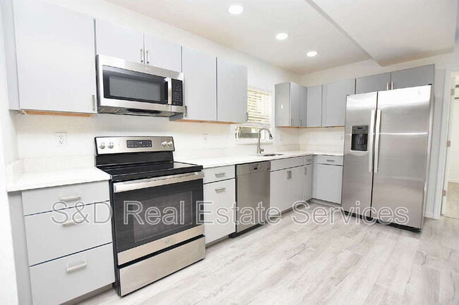 Building Photo - 3032 Spirit Lake Dr