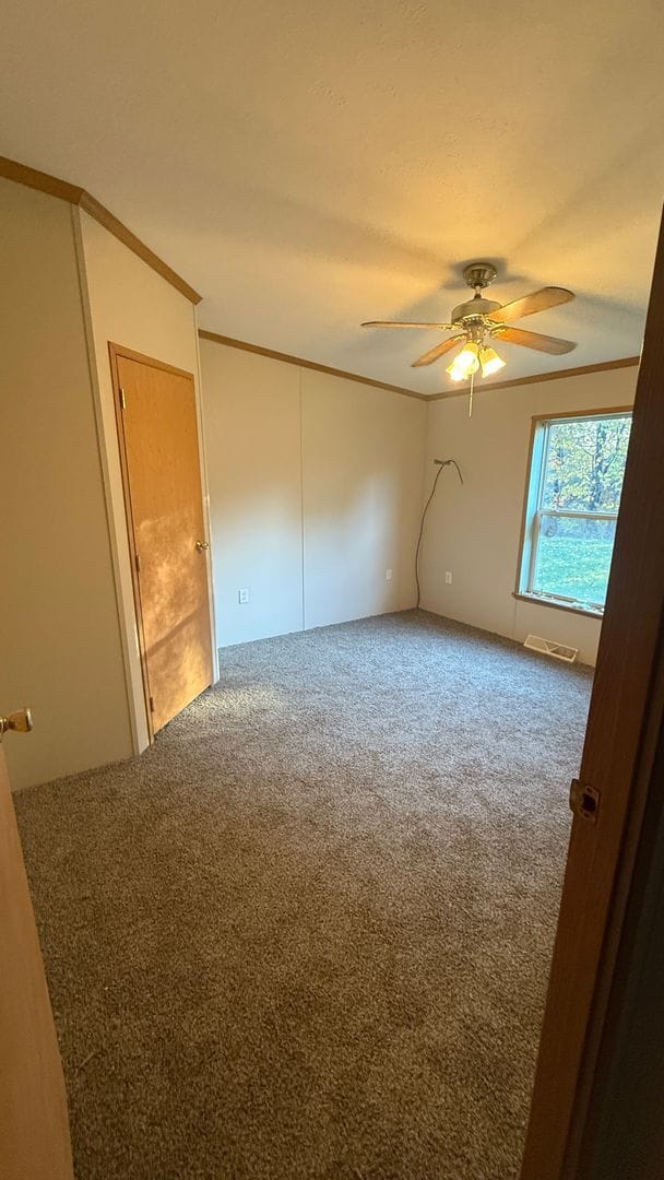 Building Photo - Large 3 bedroom Single Family Home