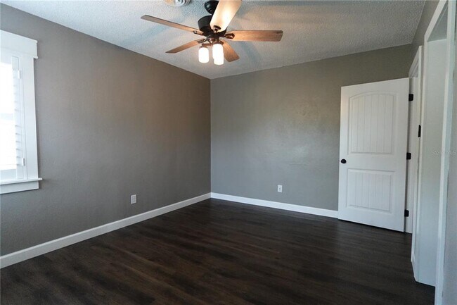 Building Photo - 2733 Woodland Hills Ave