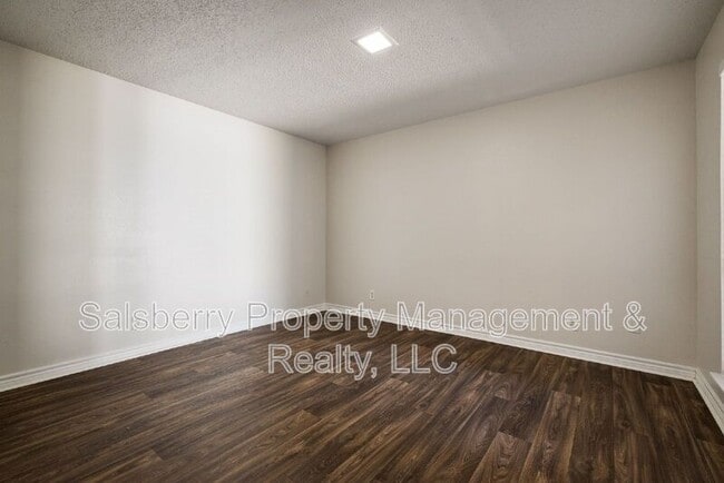 Building Photo - 4915 Westlake Dr