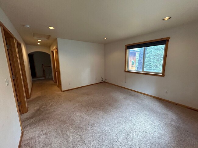 Building Photo - 1513 Crystal Air Dr