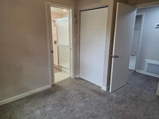 Building Photo - 21307 SE Hawthorne Rd