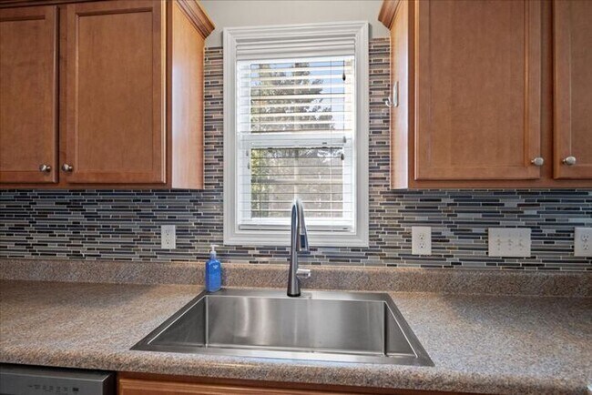Building Photo - 3 Bedroom 2.5 Bath home in Grays Creek