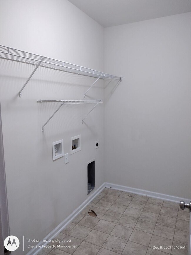 Building Photo - Beautiful 5 bedroom FOR RENT