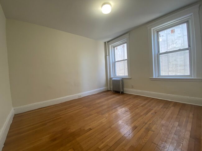 Building Photo - 529 Newbury St