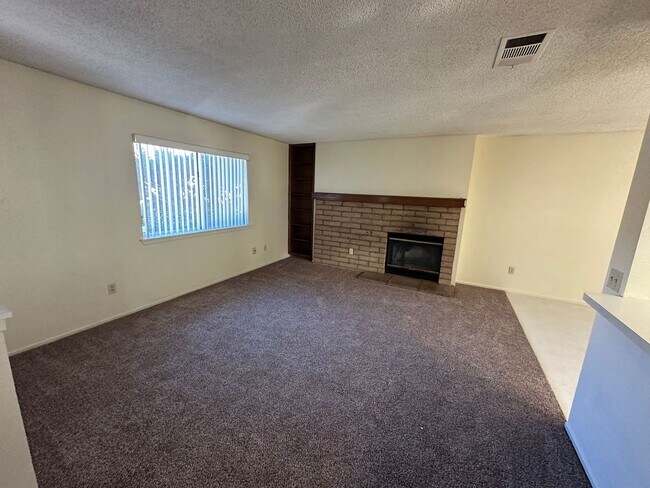 Building Photo - 15554 Bear Valley Rd