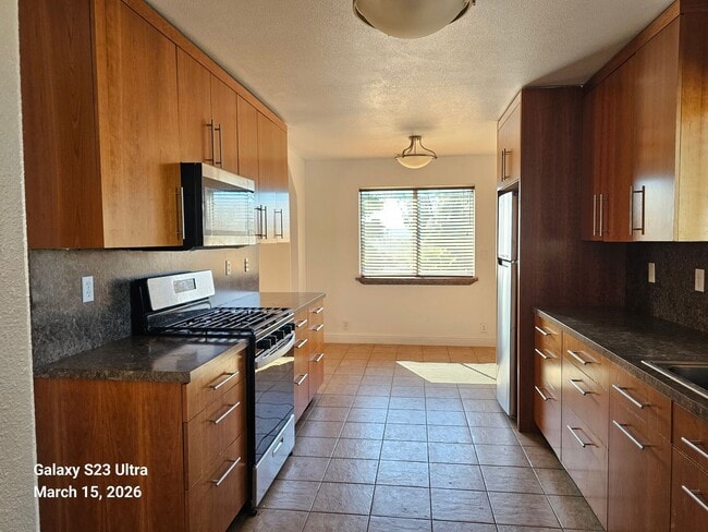 Building Photo - 19141ravenhillroad.is4lease.com