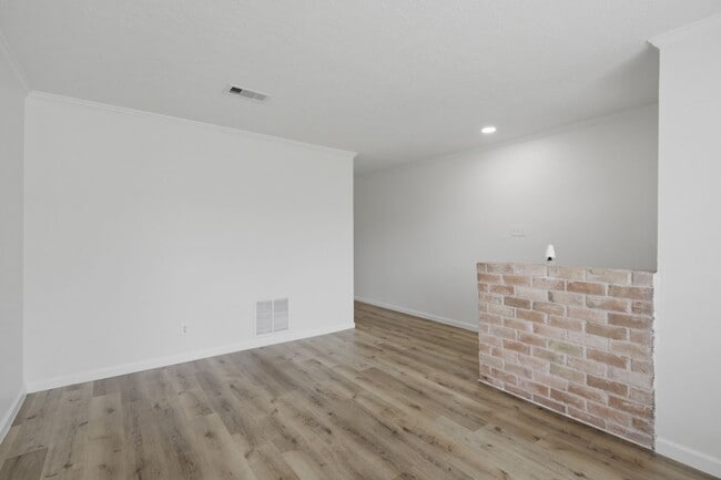 Building Photo - Charming 3BR House in Houston