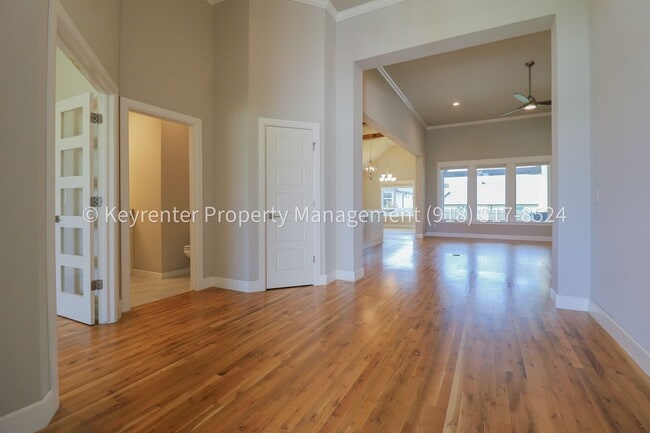 Building Photo - COMING SOON! Marvelous and Modern 3 Bed/ 3.5 Bath Home in South Broken Arrow!