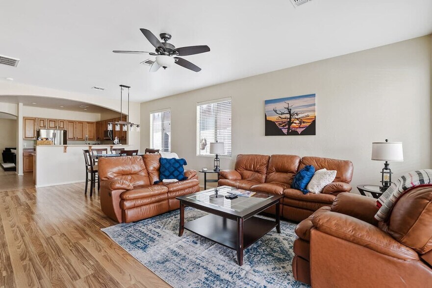 Building Photo - 488 E Diamond Trail