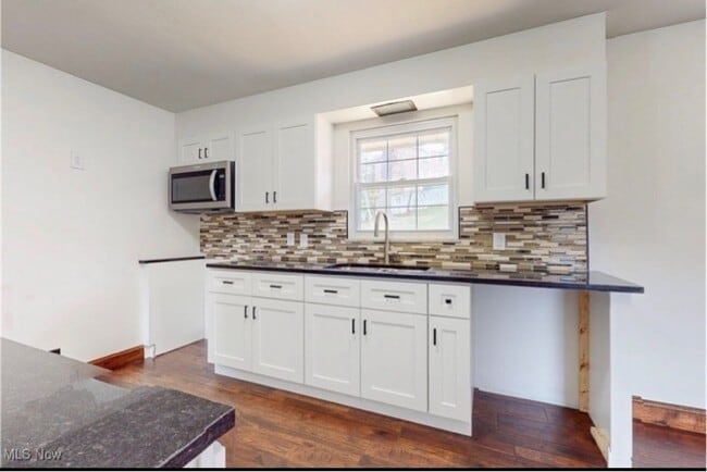 Building Photo - 240 Stardust Dr