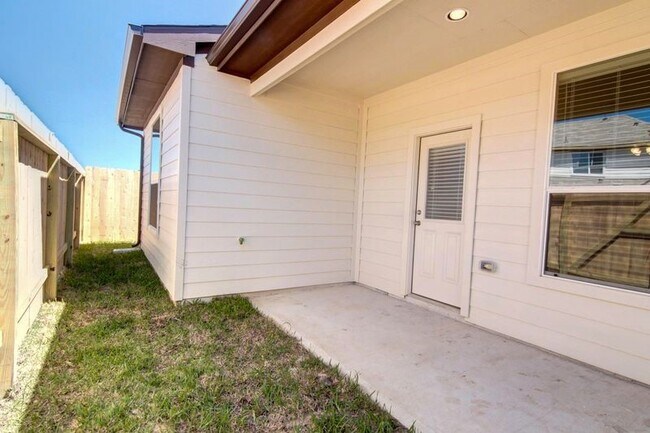 Building Photo - 12319 Roy Mix Bohn Lane