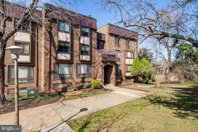 Building Photo - 130 Roberts Ln