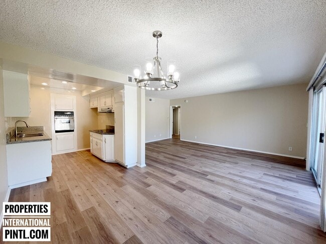 Building Photo - 1218 Pine St