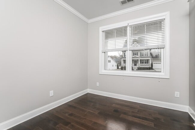 Building Photo - 190 Grey Hawk Dr