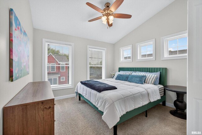 Building Photo - 4833 Lauren Ln