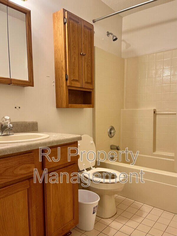 Building Photo - 5656 Encino Cove