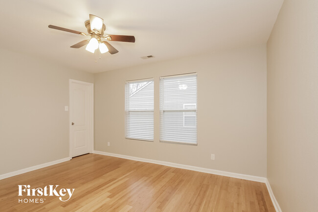 Building Photo - 13934 Lawrence Farm Ln
